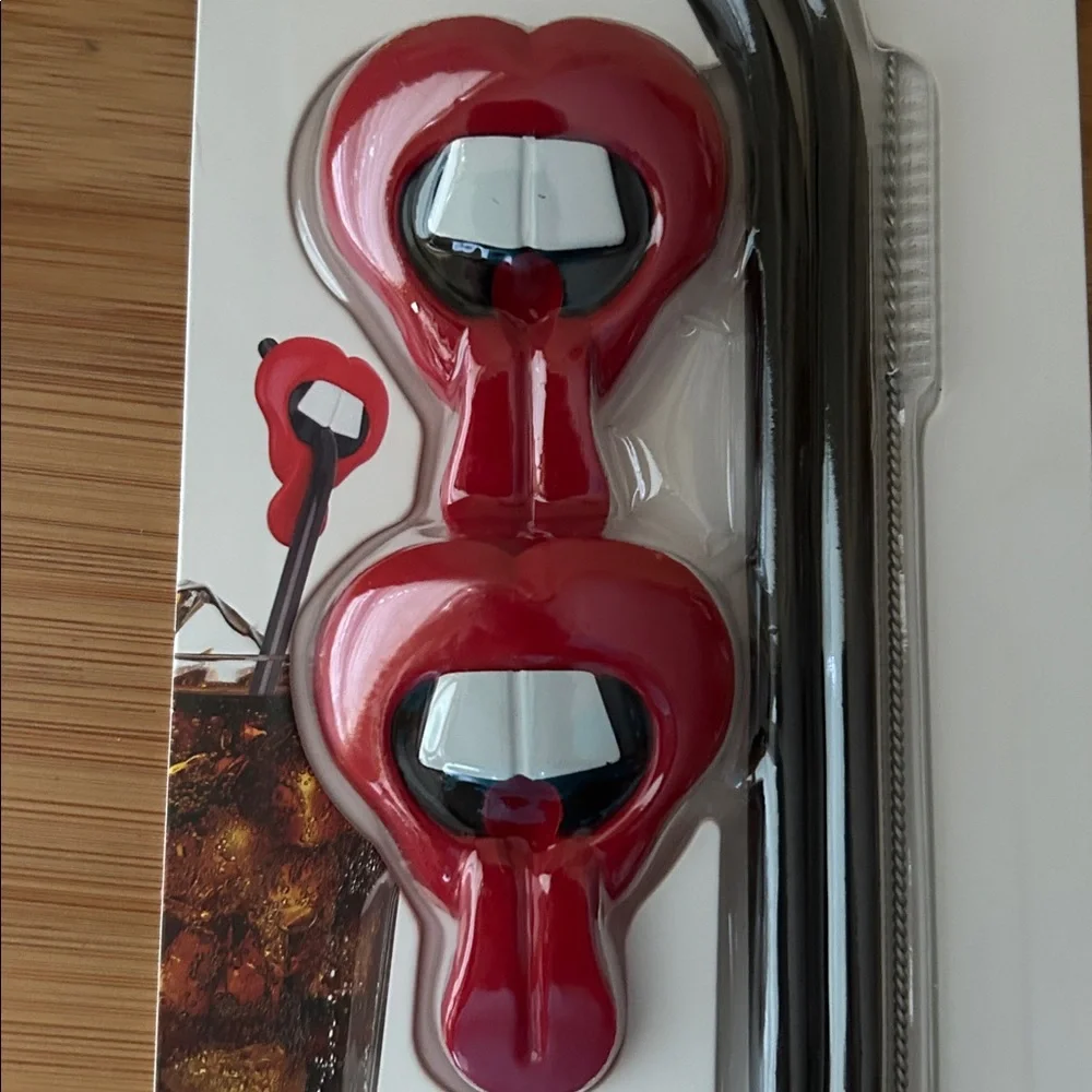 Heart-Shaped Red Lip Sip Straw, with straws and cleaning brush